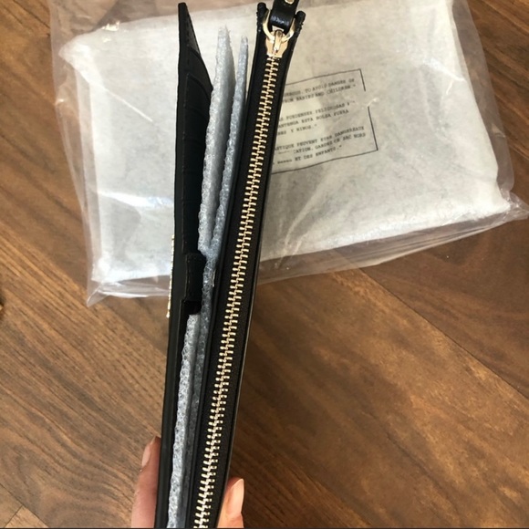 Authentic Kate Spade wristlet clutch - Picture 3 of 3